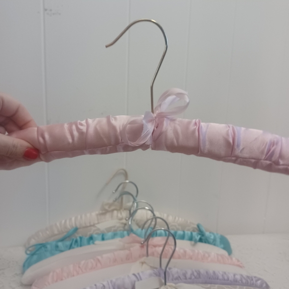 9 Padded Fabric Hangers - Picture 3 of 5